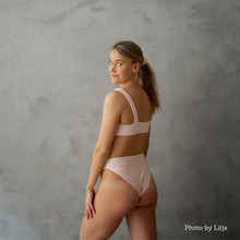 Afbeelding in Gallery-weergave laden, 80s Bottoms Sol Lilja the Label, recycled fabric two piece bikini, soft pink and yellow, roze en gele kleur
